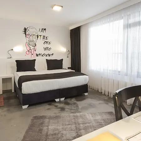 65 Budget ホテル 3*