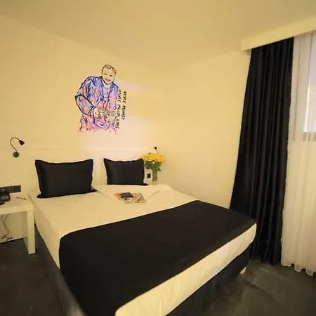 65 Budget Hotel 3*